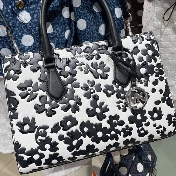 Michael Kors Sheila Medium Sequined Floral Print CZ Satchel
Black
NWT - Picture 15 of 16